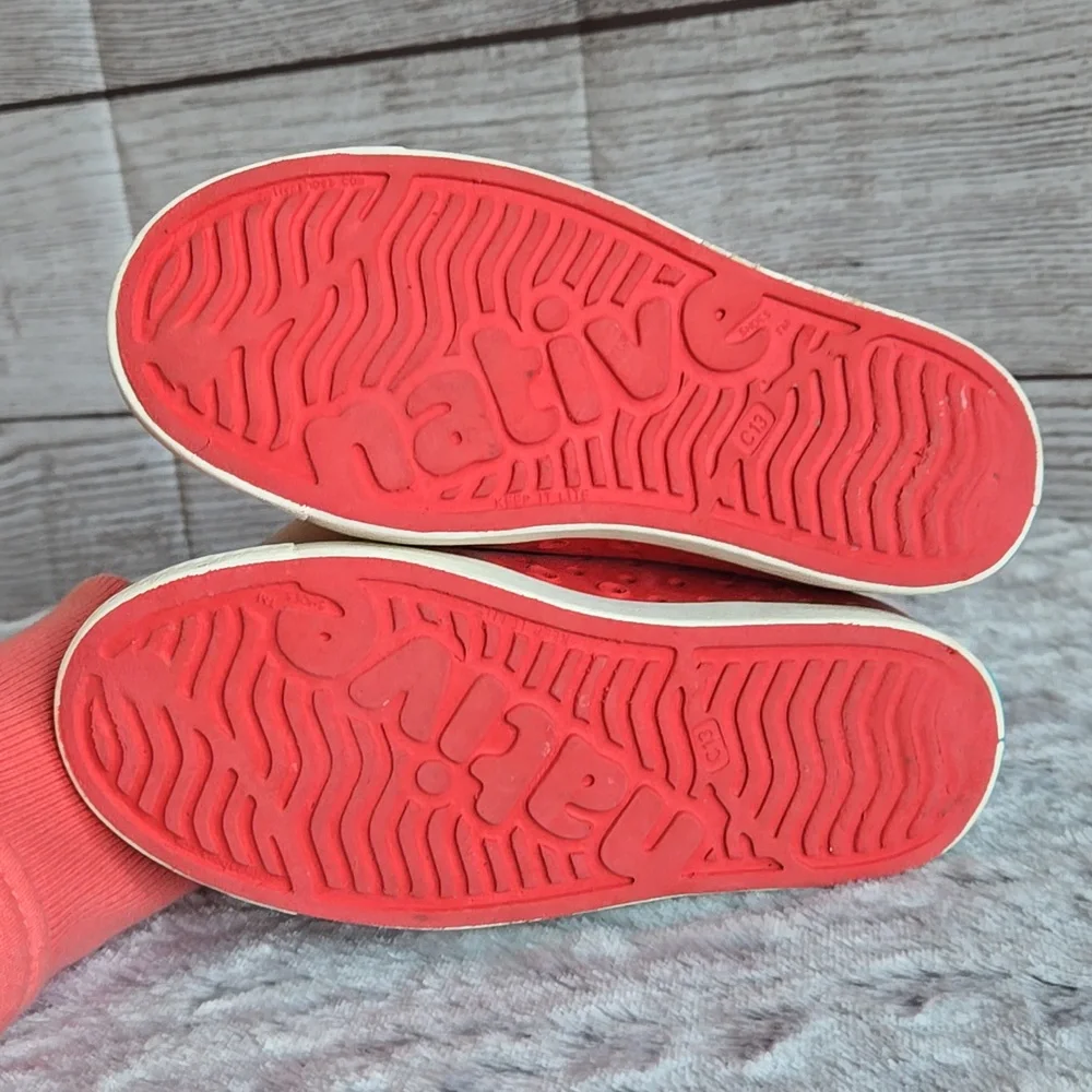 Native Minnie Mouse Shoes, Kids Size 13